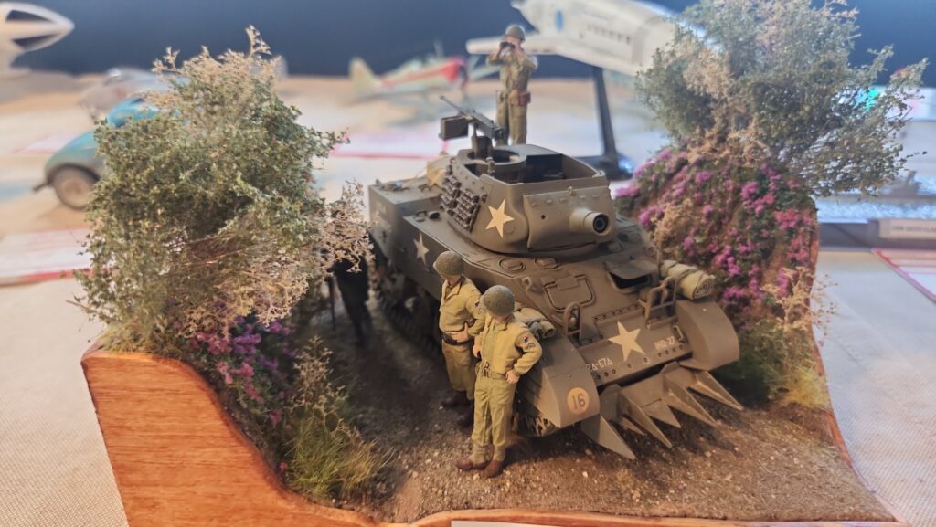 M8 75mm HMC Diorama - 1:25 Tamiya kit with detailed interior including gun breach, seats ammunition storage and turret details.